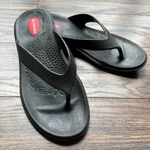 Okabashi Maui Flip Flops in Black, Size M